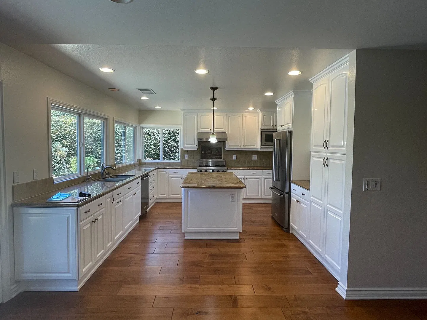 Westlake Village Pool Home on a Quiet Cul-de-Sac — Photo 3