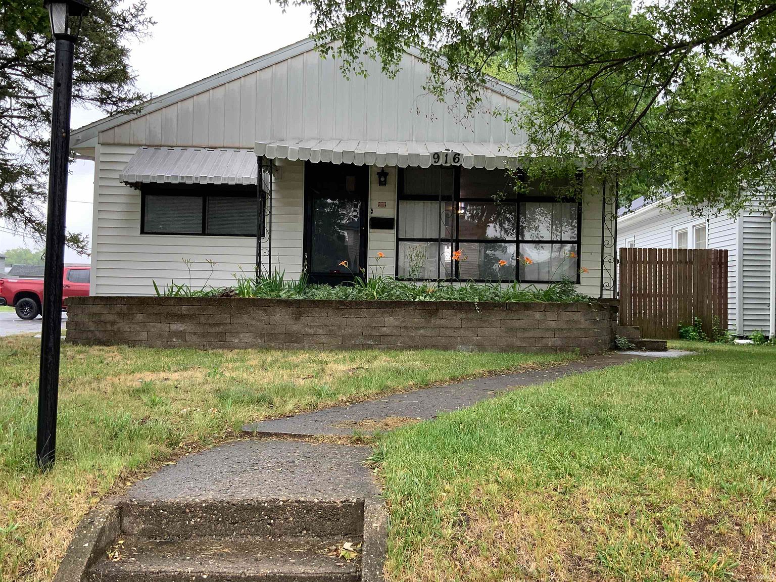 916 Oakland St, South Bend, IN 46615 MLS 202322104 Zillow