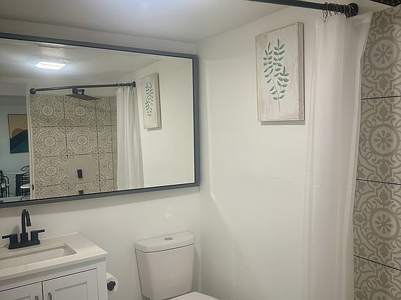 5th image of 1922 W Washington St #13