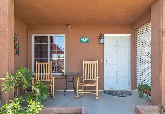 4th image of 505 E California St