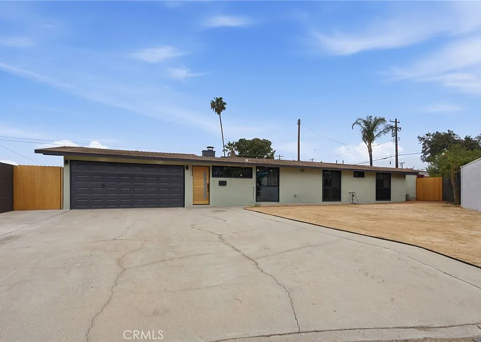 1261 E Ada Ave