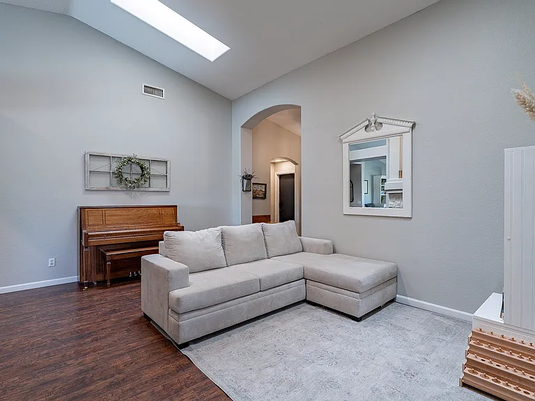 3877 E Washington Ct — Photo 8