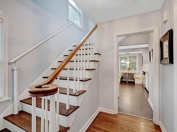 5th image of 36 E Riverglen Dr