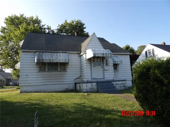 907 S Center St, Grove City, PA 16127