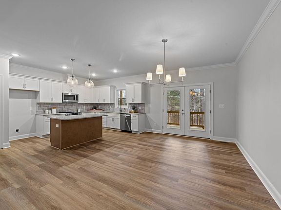 4th image of 95 Leisure Ln