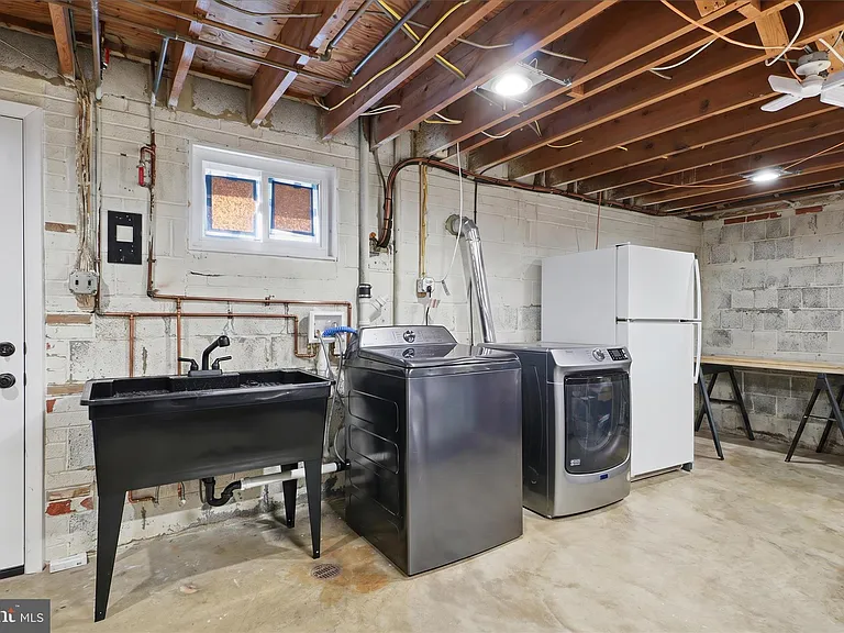 10703 Almond St — Photo 25