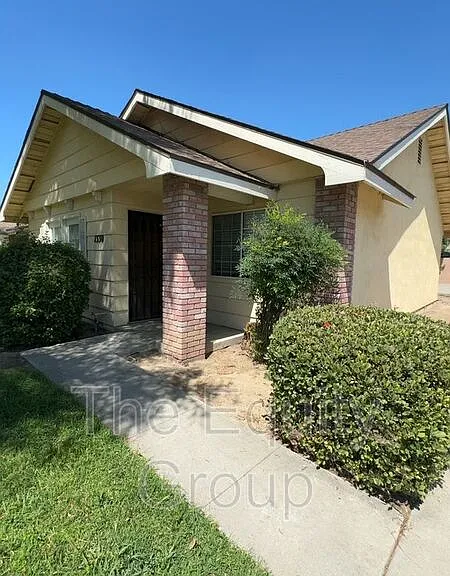 1330 S Rossmoor St — Photo 1
