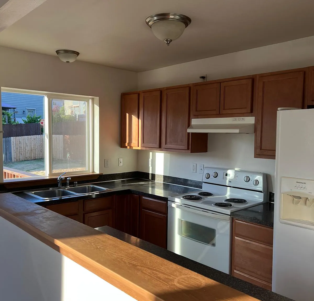 3 bed, 2.5 bath, 1264 sqft, $2,650 — Photo 2