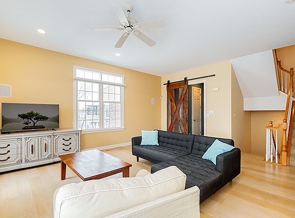 5th image of 1272 S Falcon Dr