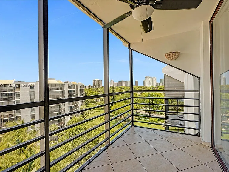 20400 W Country Club Dr #812 — Photo 23