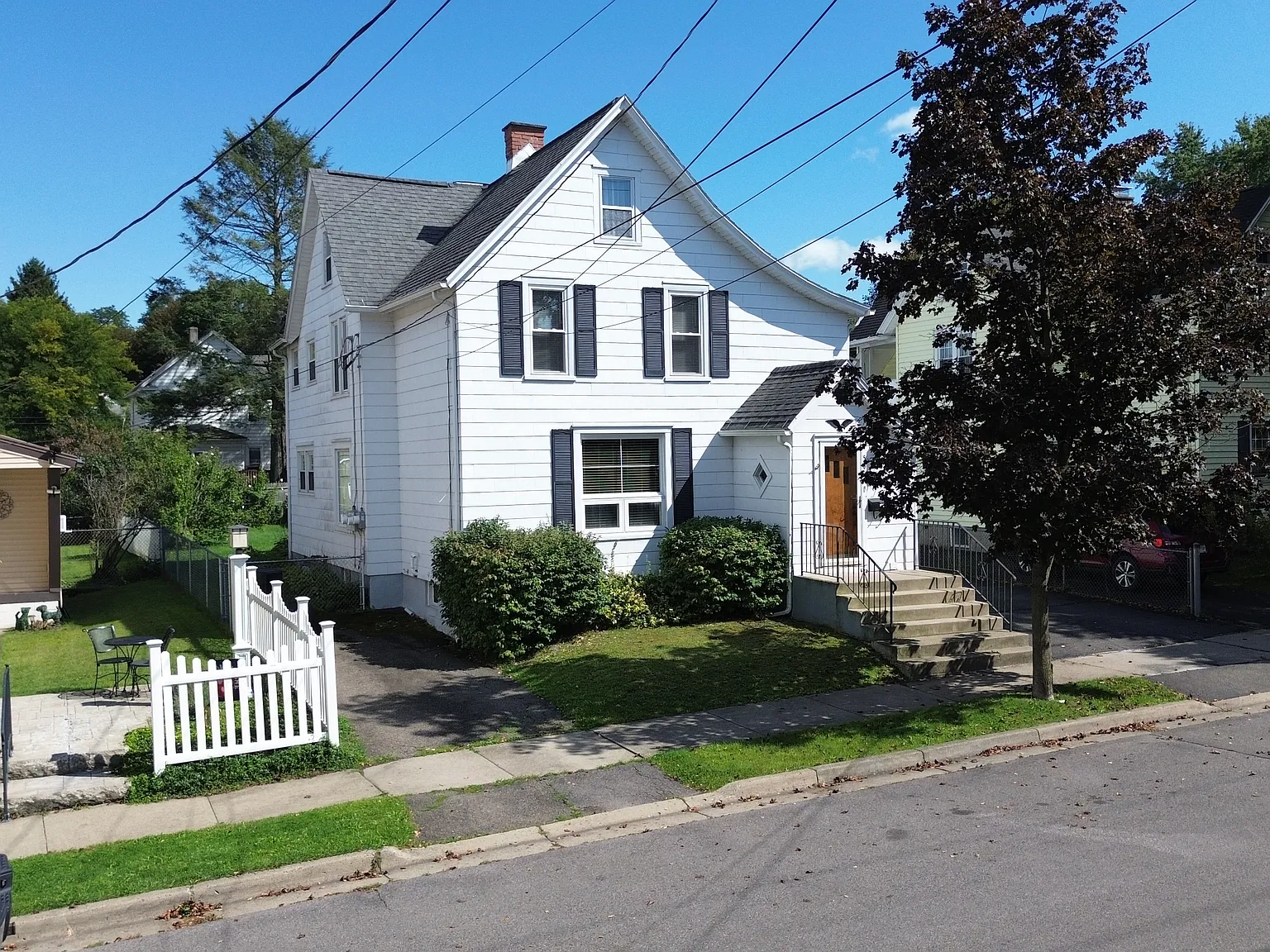 2 bed, 1050 sqft, $1,200 — Photo 2