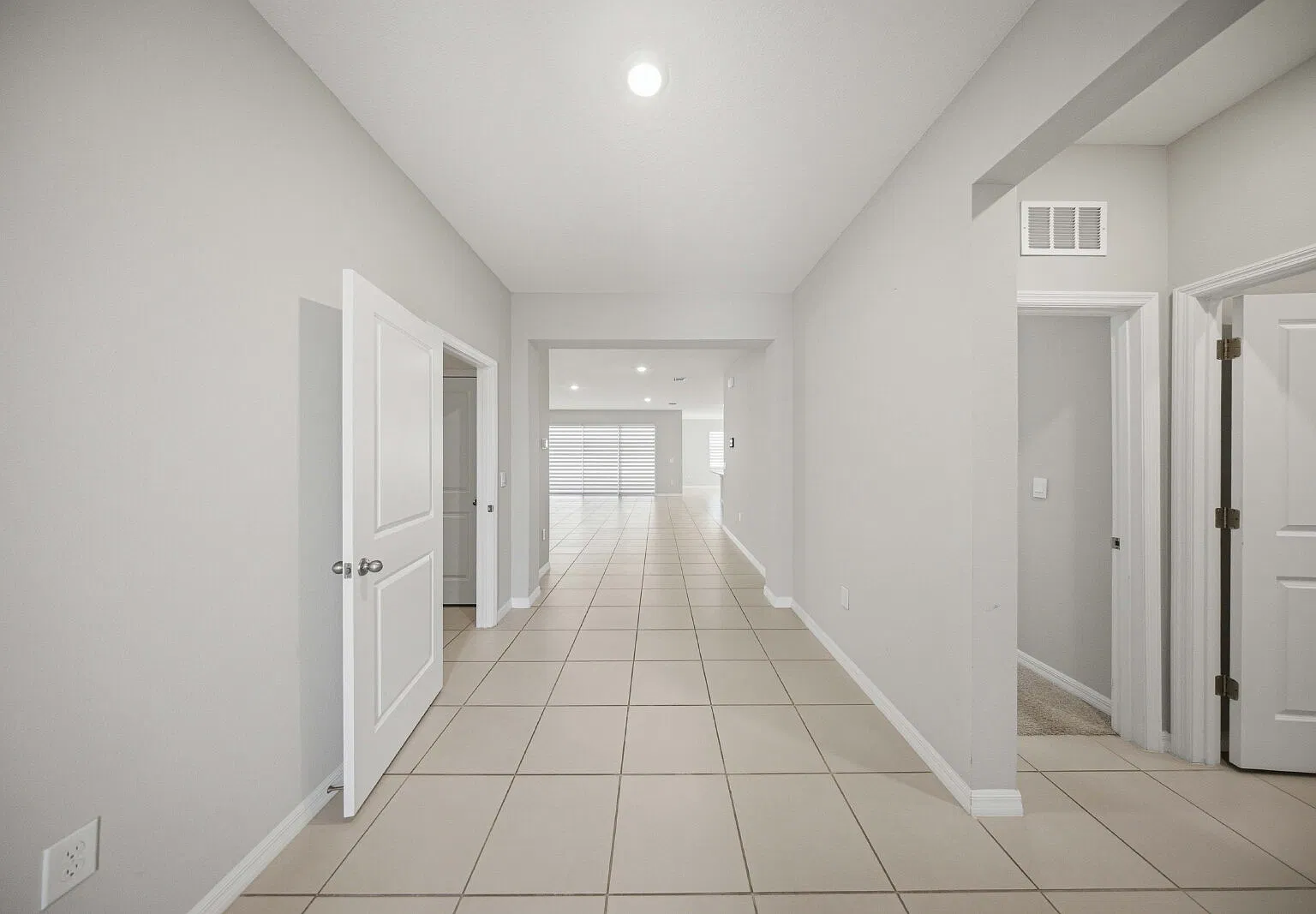 4 bed, 3.0 bath, 2537 sqft, $2,495 — Photo 4