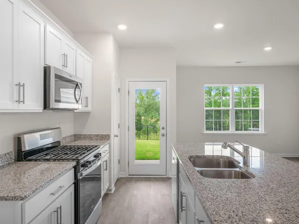 139 Starlight St, Sanford, NC 27330