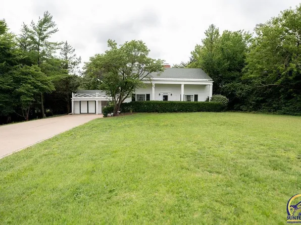 2729 SW Fairway Dr, Topeka, KS 66611