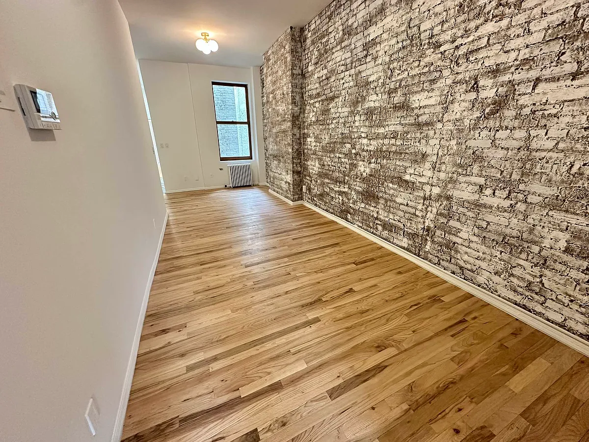 Building Photo - 233 W 15th St #3E