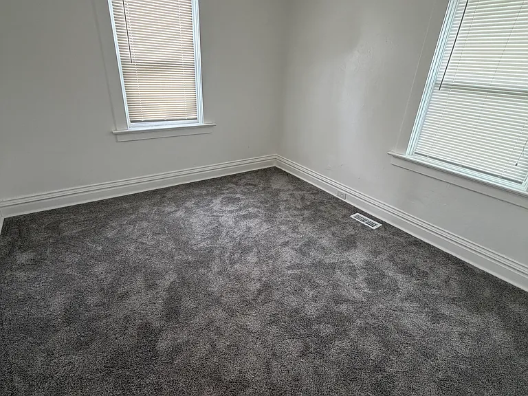 6285 Creston Ave — Photo 11