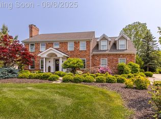 1842 Grayslake Dr, Rochester Hills, MI 48306