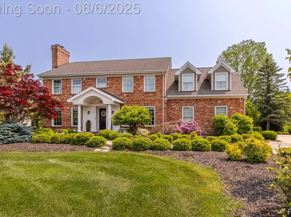 1842 Grayslake Dr, Rochester Hills, MI 48306