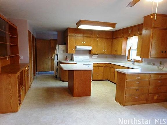 5th image of 229 1st St NE