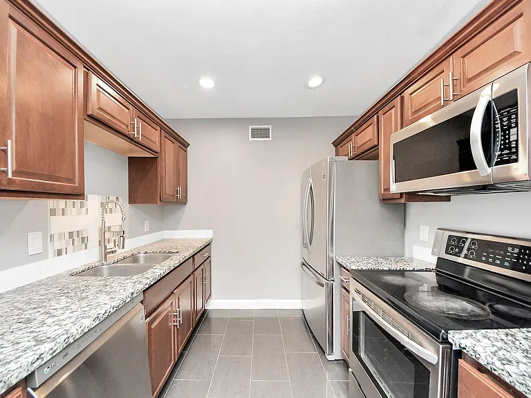 2224 S Piney Point Rd #227 — Photo 6