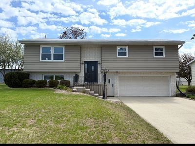 1019 8th St SE, Dyersville, IA, 52040