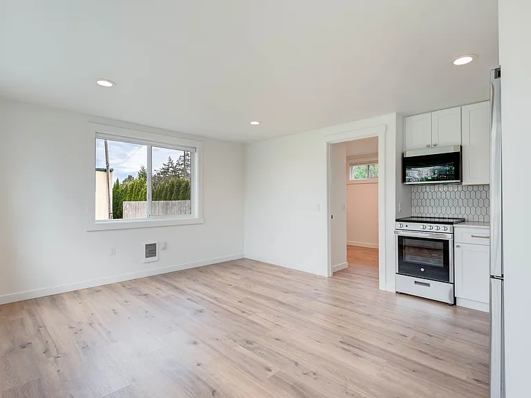 495 SE Maylor St — Photo 6