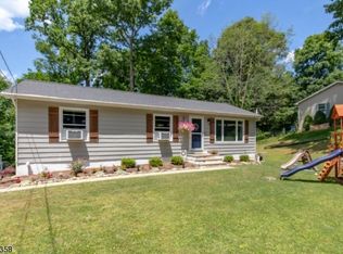 6 Kewaskum Rd, Highland Lakes, NJ 07422