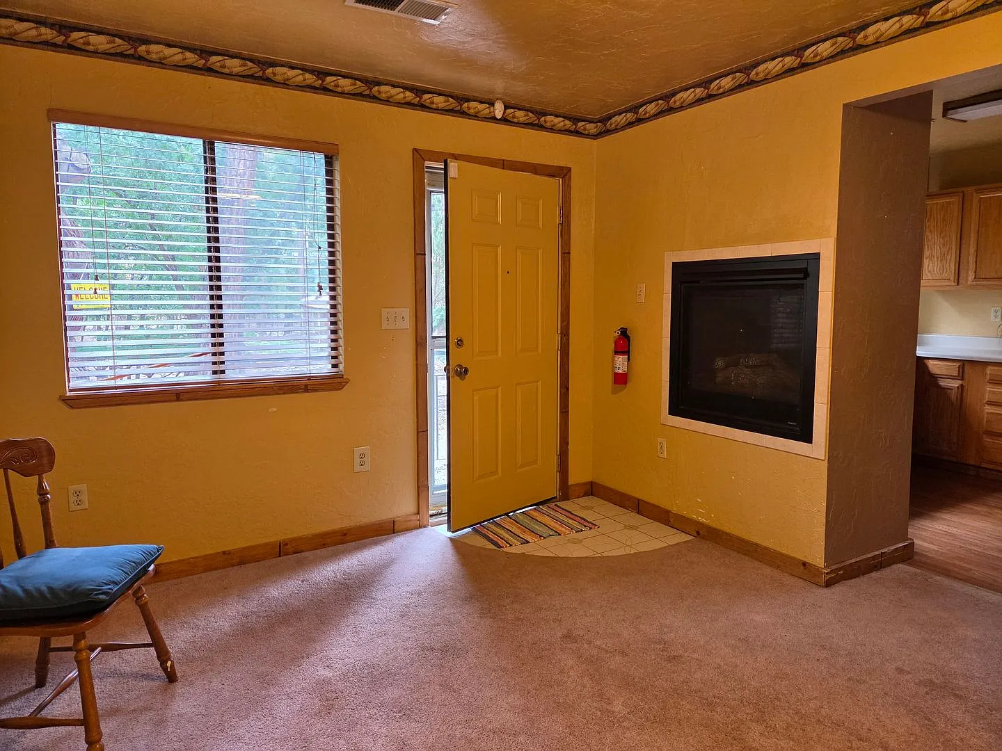 Move In Special Cute Three Bedroom, 1 Bath home near Midtown — Photo 3