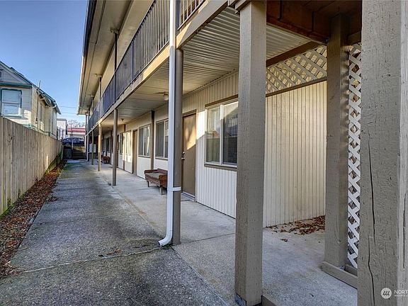 2nd image of 1404 Martin Luther King Jr Way #8