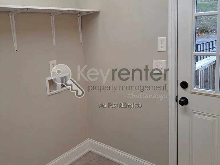3583 Crompton St — Photo 8