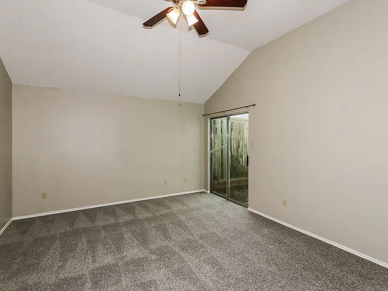 1525 Miller Ave — Photo 8