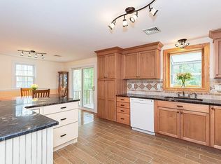 8 Old Stagecoach Rd, Bedford, MA 01730