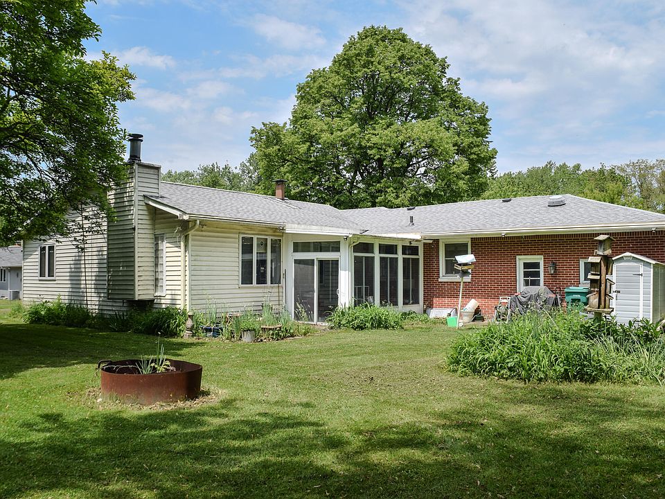 2nd image of 1015 E 58th Pl