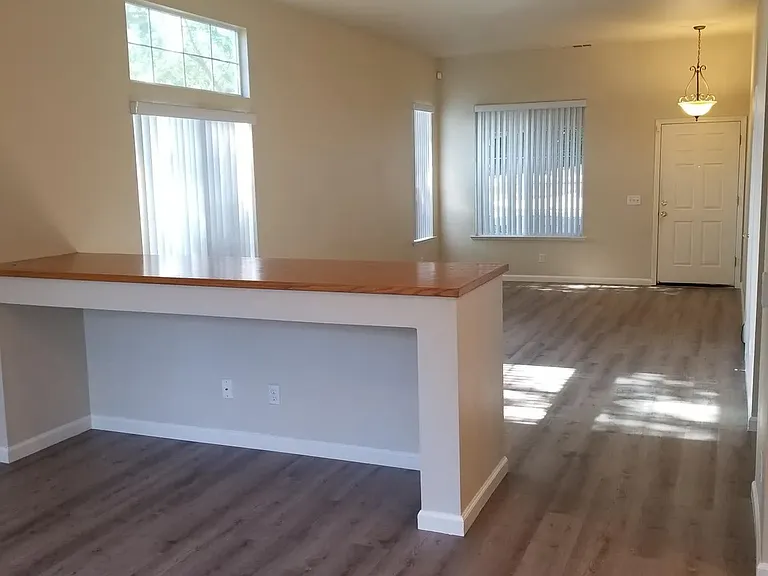 2187 Silverado Ave — Photo 2