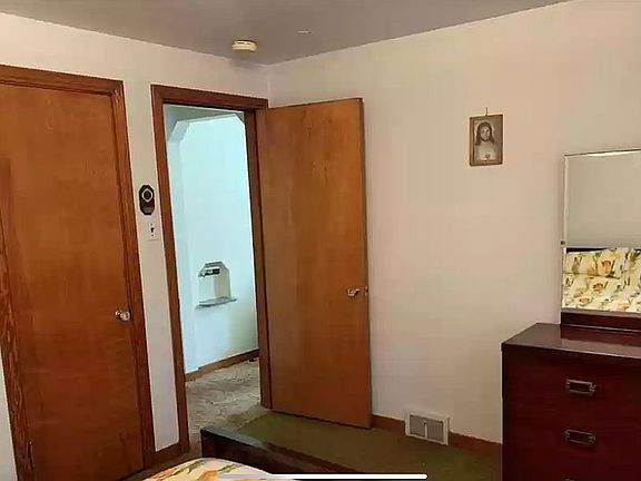 5th image of 654 Frayne St