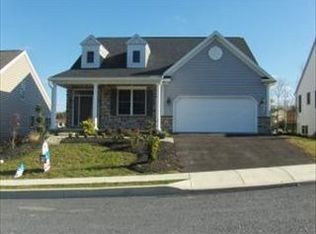 17 Chamberlain Ln, Millersville, PA 17551