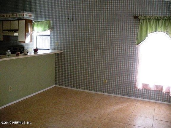 Eat in Kitchen (1)