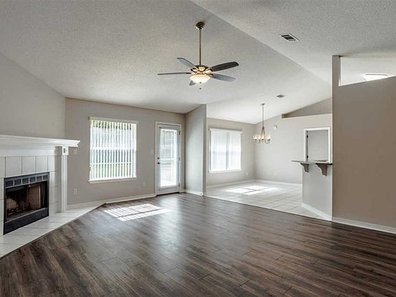 3rd image of 6813 Cedar Lake Dr