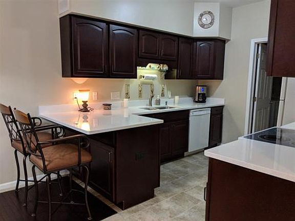 3rd image of 614 Belmonte Dr