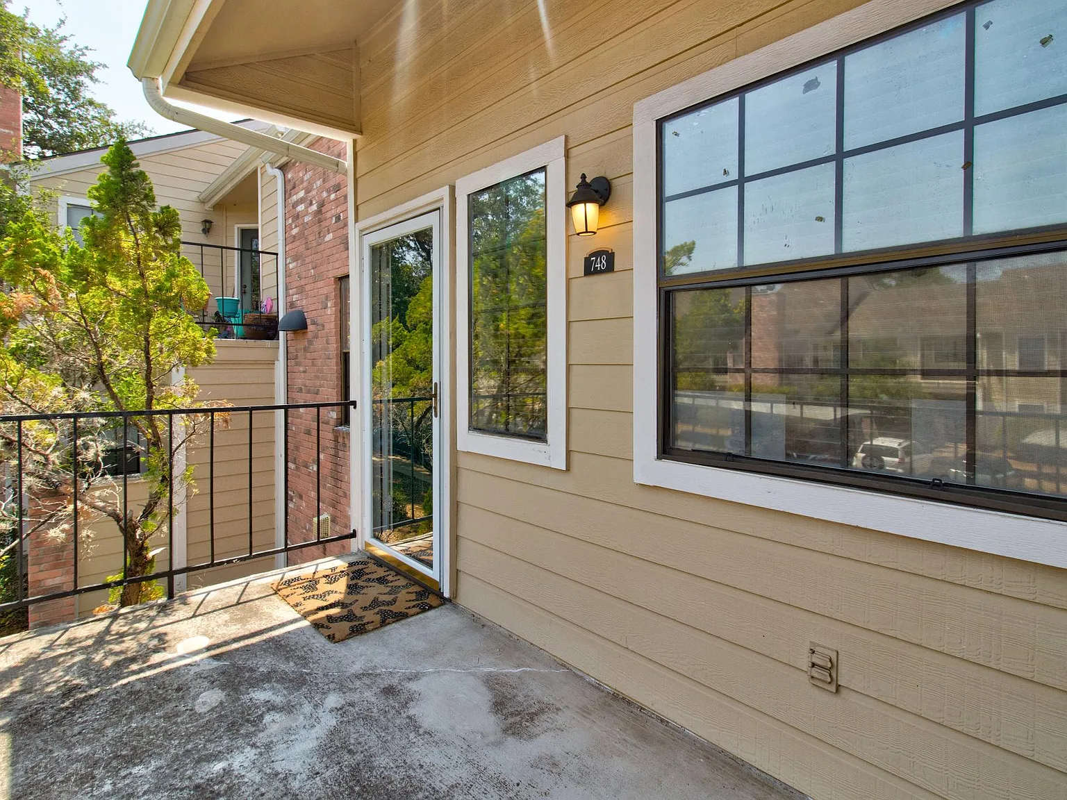 1 bed, 738 sqft, $1,395 — Photo 1
