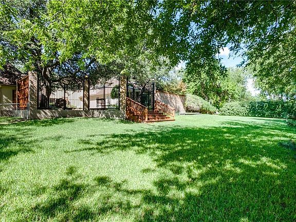 4th image of 8811 Crestview Dr