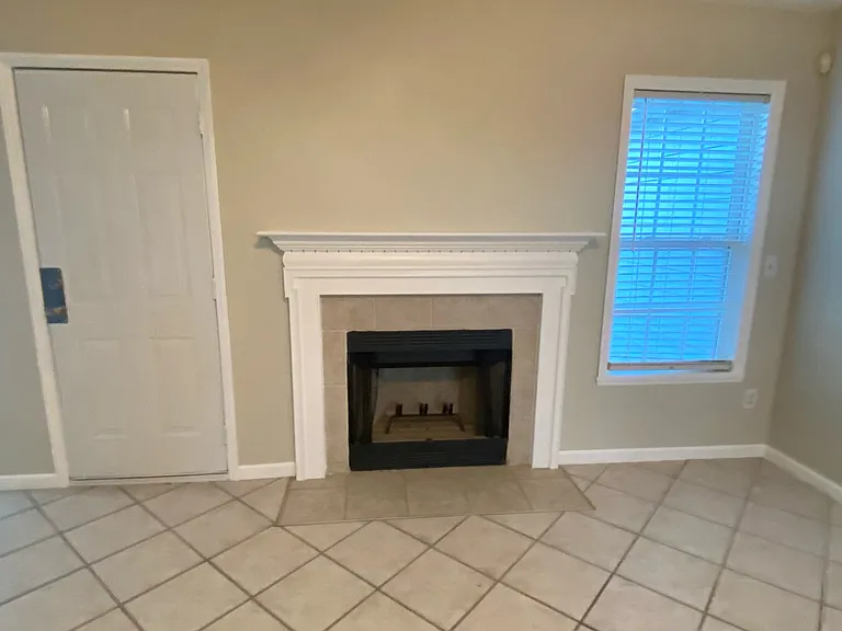 1047 Gatesville Dr — Photo 15