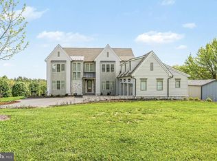 1 Strawberry Ln, Lititz, PA 17543