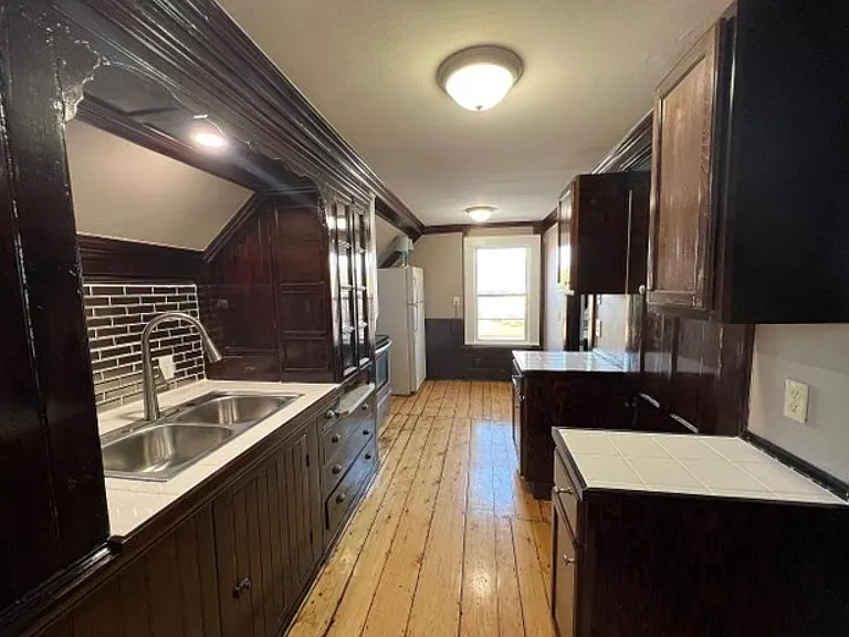 53 Messer St #C — Photo 10