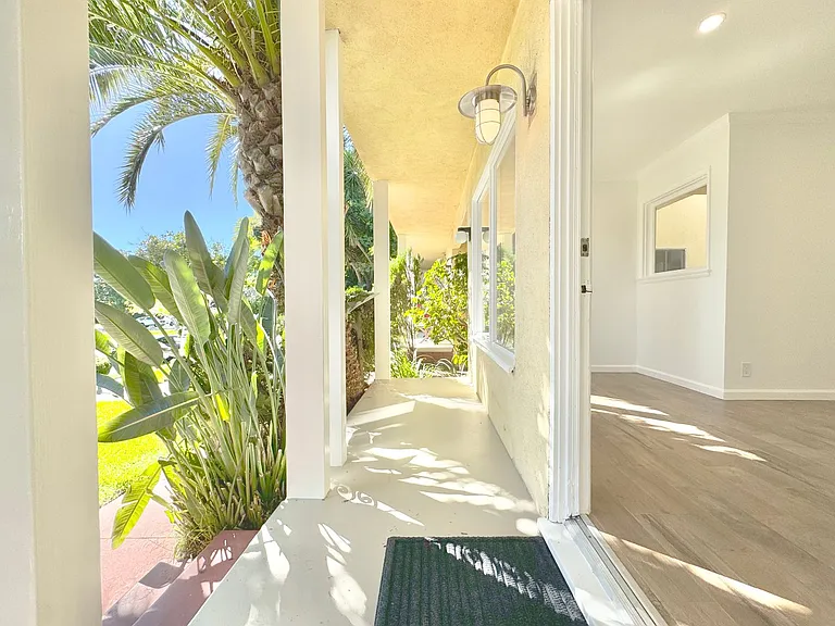 435 San Vicente Blvd — Photo 16