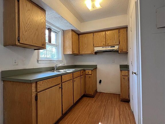 3rd image of 318 N Poplar St APT 1
