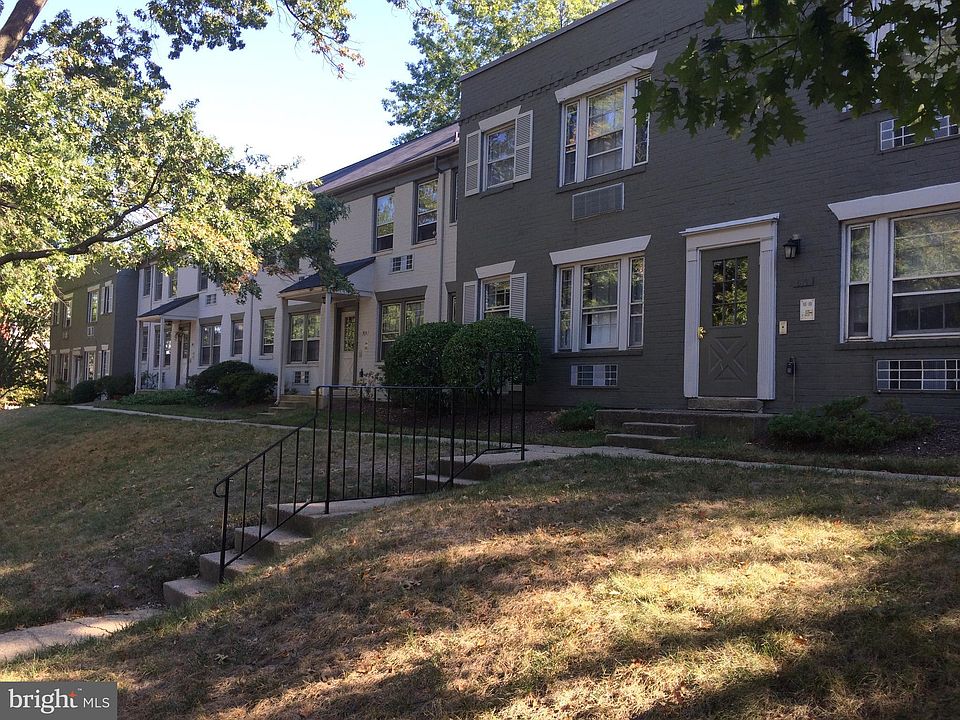 1st image of 818 Jefferson St APT D