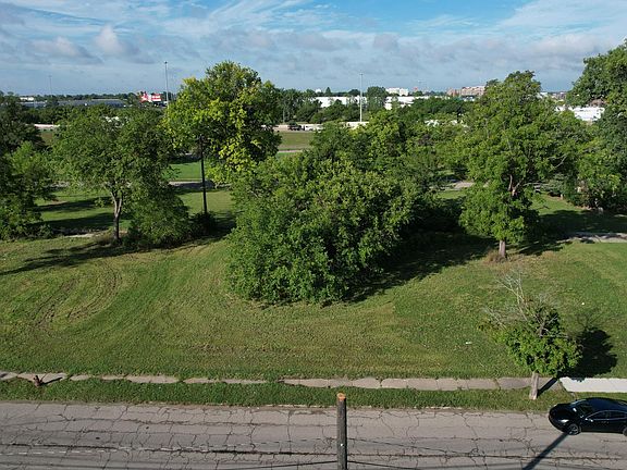 2nd image of 13541 Dequindre St