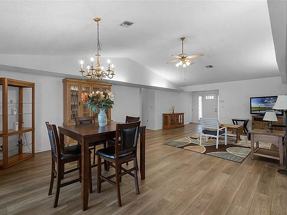 5th image of 32 Gordon Ct #32