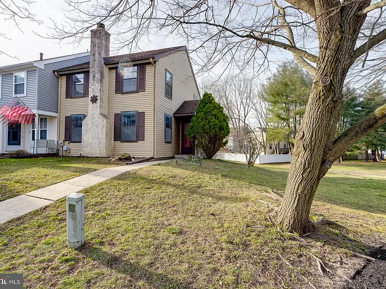 101 Bayberry Ct — Photo 2